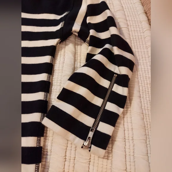 J. Crew Striped Long Sleeve Top in Black and White With Zipper Details - Picture 7 of 7